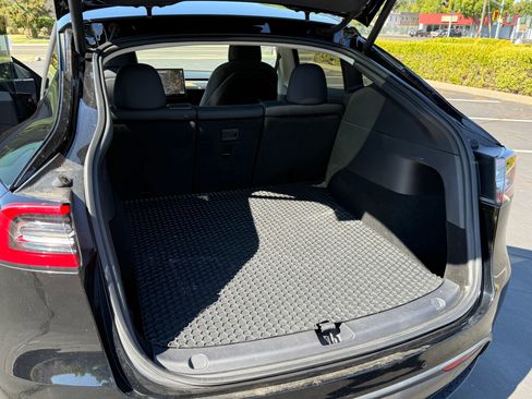 Used 2020 Tesla Model Y Performance image 13