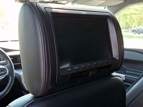 Used 2023 Ford Explorer XLT w/ Equipment Group 202A AWD/4WD image 13