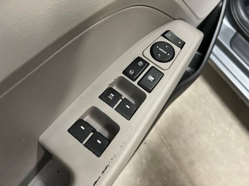 Used 2017 Hyundai Elantra SE image 13