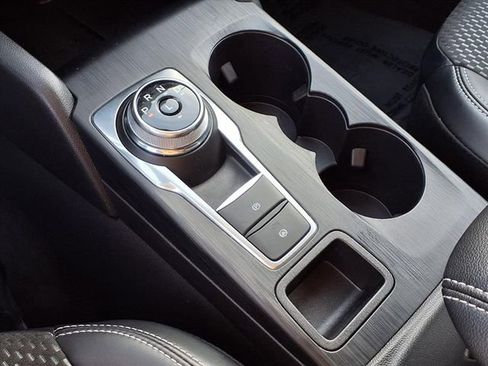 Used 2024 Ford Escape SE image 9