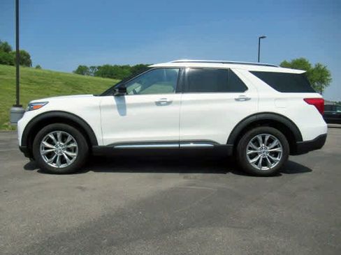 Used 2023 Ford Explorer Limited image 2