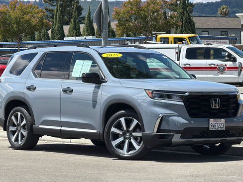 Certified 2025 Honda Pilot Touring image 2