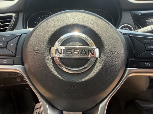 Used 2018 Nissan Rogue SV FWD image 34