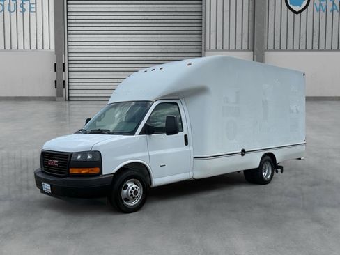 Used 2018 GMC Savana 3500 w/ Driver Convenience Package RWD image 1