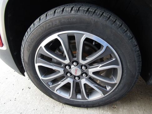 Used 2019 GMC Acadia SLT image 30