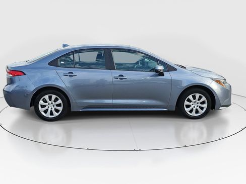 Used 2022 Toyota Corolla LE FWD image 4