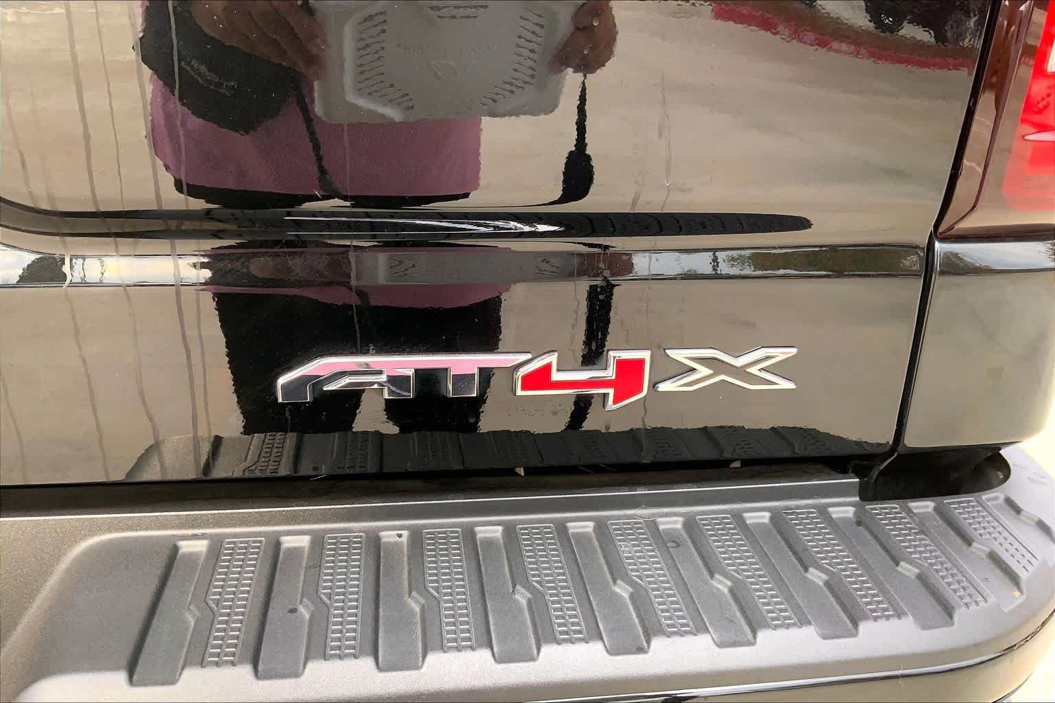 Used 2022 GMC Sierra 1500 AT4X AWD/4WD image 9