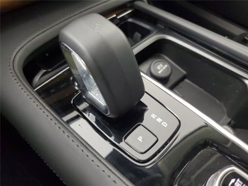 Certified 2024 Volvo XC90 B6 Plus w/ Protection Package Premier AWD/4WD image 32