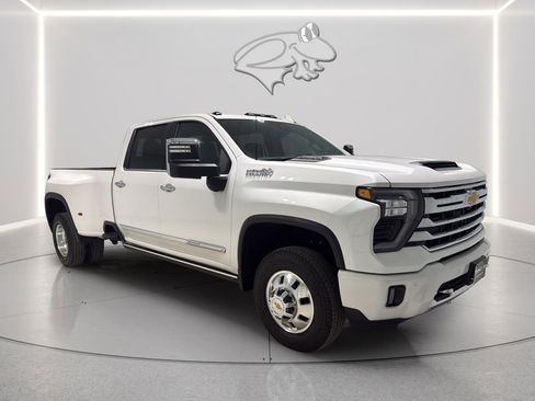 Used 2025 Chevrolet Silverado 3500 High Country w/ High Country Premium Package AWD/4WD image 8