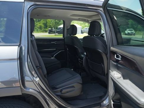 Used 2022 Jeep Grand Cherokee L Laredo w/ Luxury Tech Group I AWD/4WD image 23
