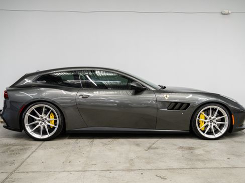 Used 2018 Ferrari GTC4Lusso AWD/4WD image 43