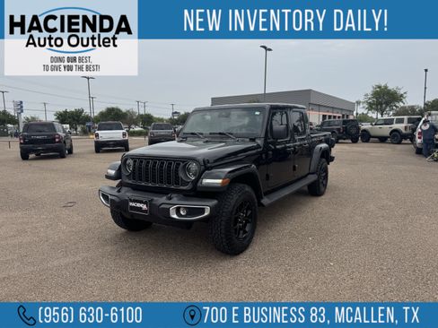 Used 2025 Jeep Gladiator Sport AWD/4WD image 1