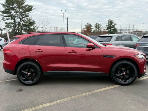 Used 2019 Jaguar F-PACE Premium image 2