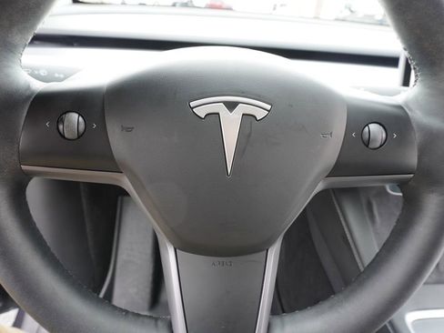 Used 2024 Tesla Model Y Long Range image 17