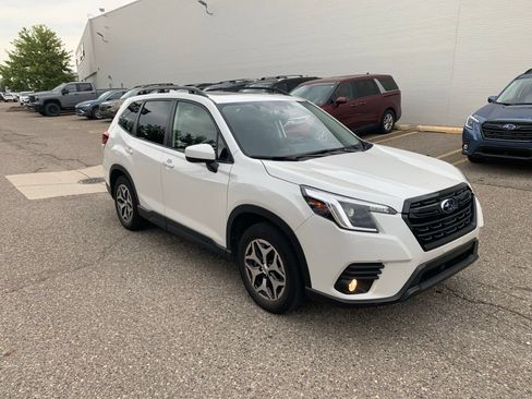 Used 2023 Subaru Forester Premium AWD/4WD image 2