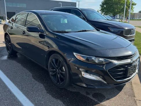 Used 2020 Chevrolet Malibu LT w/ Leather Package FWD image 3