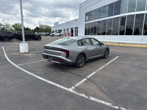 Used 2025 Kia K4 FWD image 3