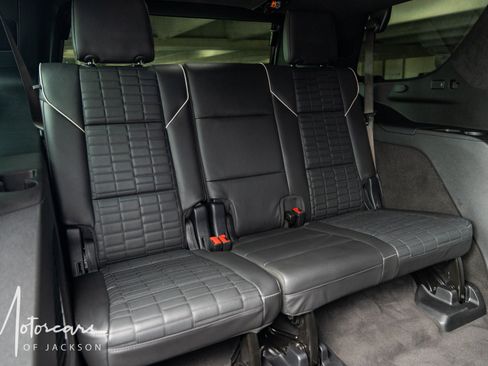 Used 2025 Cadillac Escalade Sport Platinum w/ LPO, ONYX Package AWD/4WD image 19