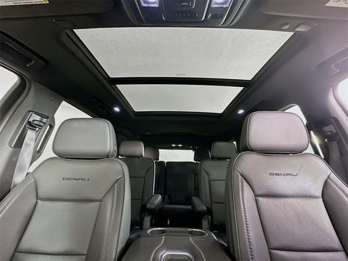 Used 2021 GMC Yukon Denali w/ Denali Premium Package image 22