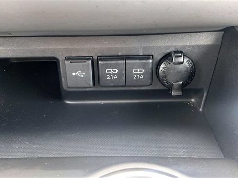 Used 2021 Toyota Highlander XLE FWD image 33