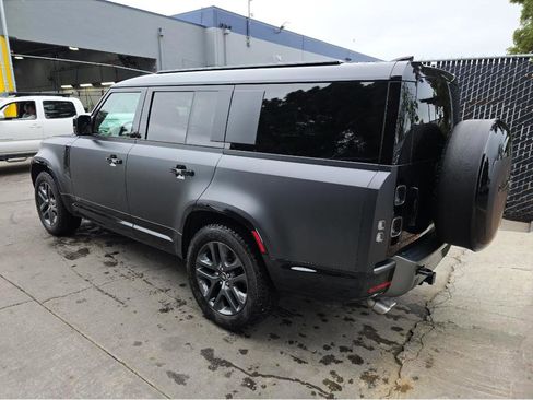 Used 2025 Land Rover Defender 130 V8 AWD/4WD image 4