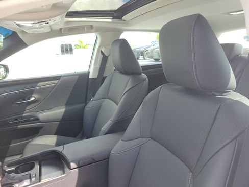 Certified 2025 Lexus ES 300h w/ Premium Package FWD image 20