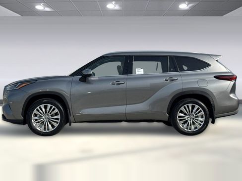 New 2026 Toyota Highlander Platinum image 6
