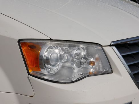Used 2010 Chrysler Town & Country Limited FWD image 16