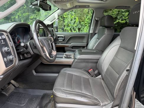 Used 2018 GMC Sierra 3500 Denali w/ Duramax Plus Package AWD/4WD image 9