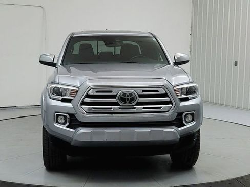 Used 2019 Toyota Tacoma Limited image 2