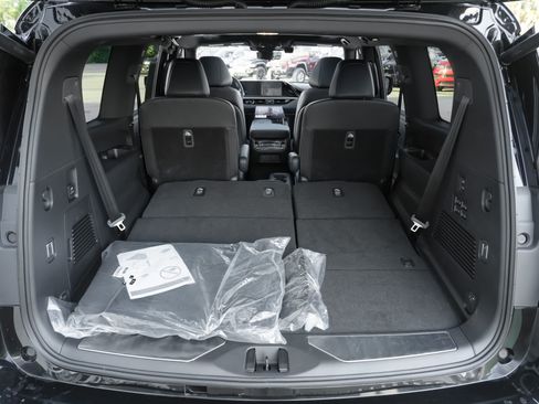 Certified 2026 INFINITI QX80 4WD w/ Sport Exterior Package image 40