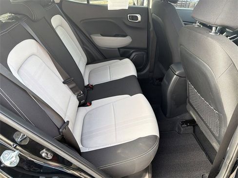 Used 2023 Hyundai Venue SEL image 16