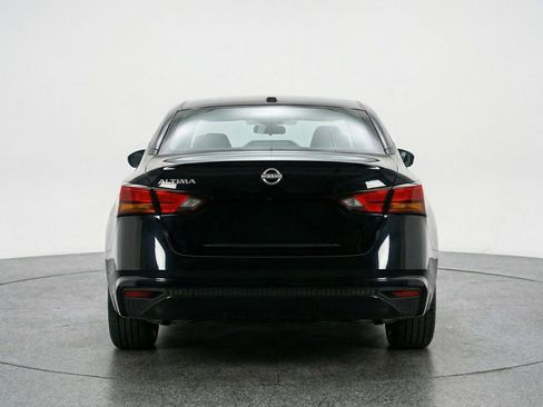 Used 2025 Nissan Altima 2.5 SV image 7