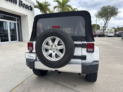 Used 2017 Jeep Wrangler Unlimited Sahara w/ Connectivity Group image 26