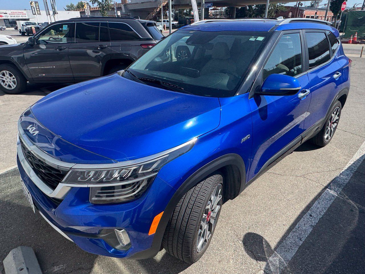 Used 2023 Kia Seltos SX AWD/4WD image 2