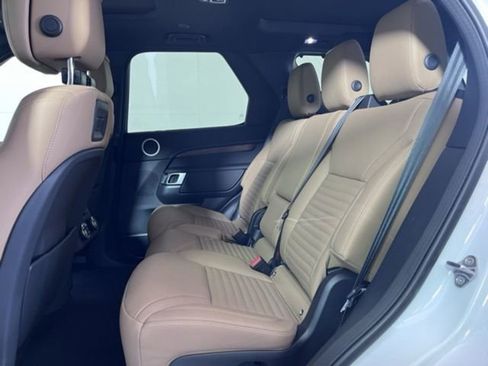 Used 2025 Land Rover Discovery Dynamic SE image 14