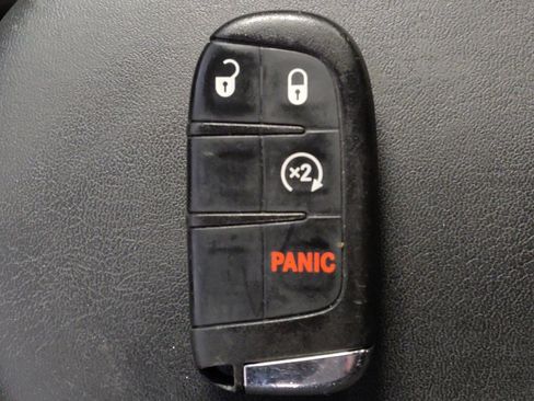 Used 2020 Jeep Renegade Altitude w/ UConnect 8.4 Nav Group FWD image 32
