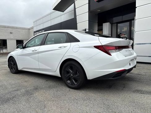 Used 2021 Hyundai Elantra SEL FWD image 3