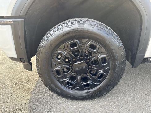 Used 2024 GMC Sierra 2500 Denali Ultimate image 12