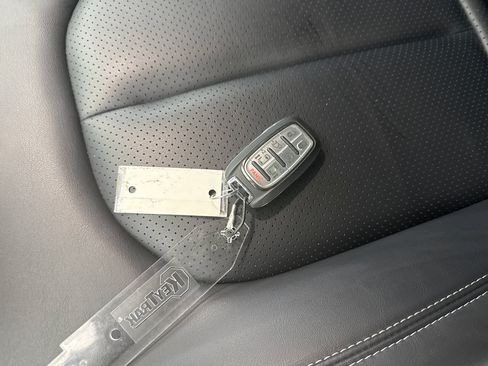 Used 2024 Chrysler Pacifica Limited FWD image 24
