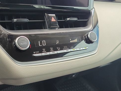Used 2025 Toyota Corolla LE FWD image 26