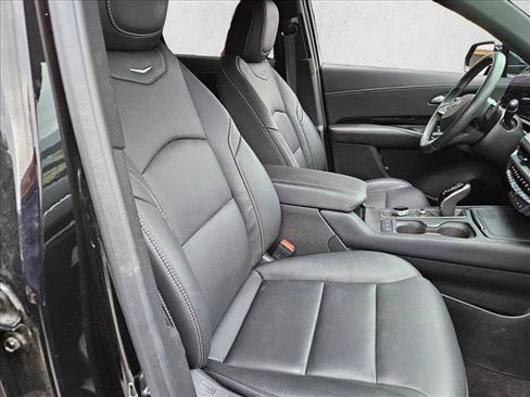 Used 2024 Cadillac XT4 Luxury w/ Cold Weather Package image 21