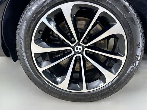 Used 2022 Bentley Bentayga AWD/4WD image 43