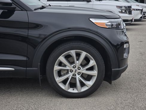Used 2022 Ford Explorer Platinum w/ Technology Package RWD image 8