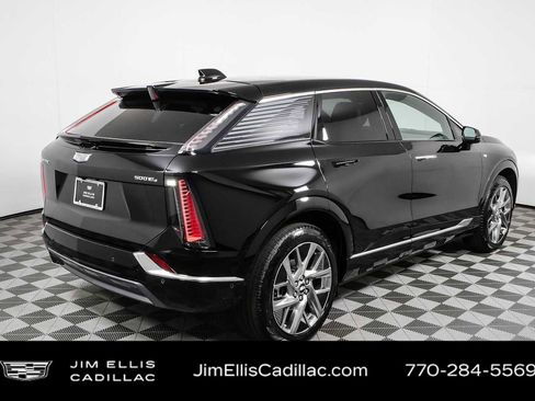 Used 2025 Cadillac Optiq Luxury 2 w/ LPO, Floor Liner Package AWD/4WD image 3