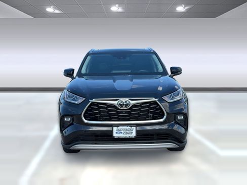 Used 2022 Toyota Highlander Platinum image 6