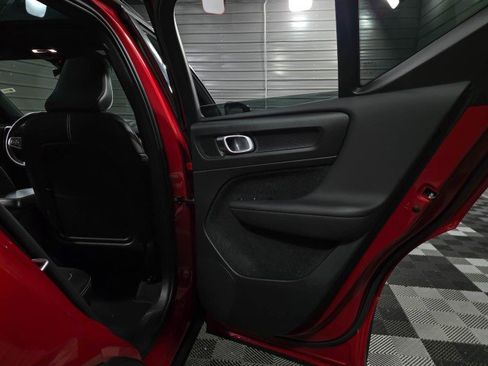 Used 2020 Volvo XC40 T4 R-Design w/ Protection Package Premier image 36
