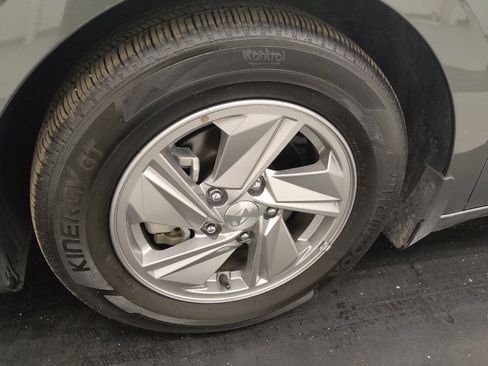 Used 2025 Hyundai Elantra SE FWD image 31