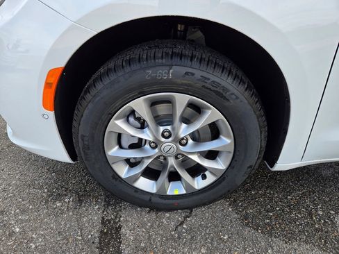 New 2026 Chrysler Pacifica Select image 30