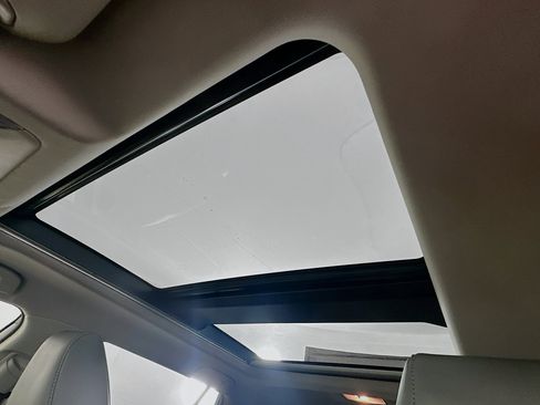 Used 2020 Toyota RAV4 Limited AWD/4WD image 26